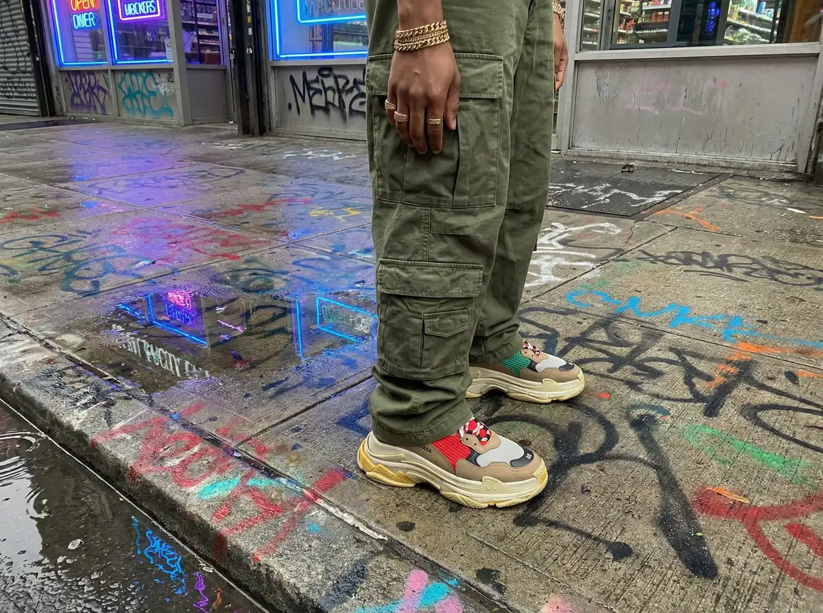 免费ai去衣服网站 - 滑板鞋与街头穿搭细节